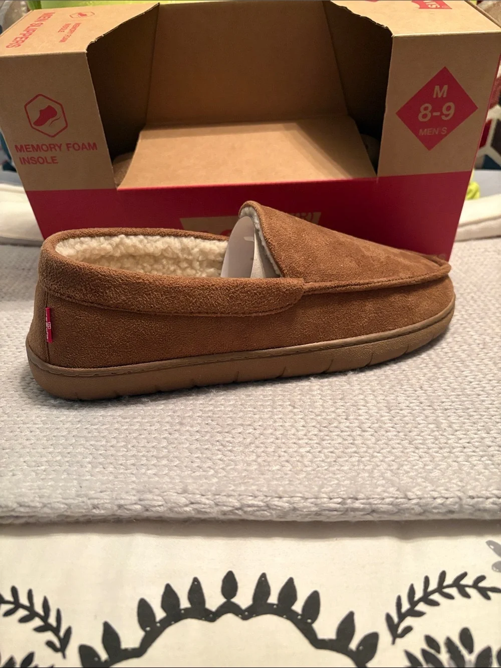 NIB Levi’s Memory Foam Unisex Slippers Size Medium 8-9